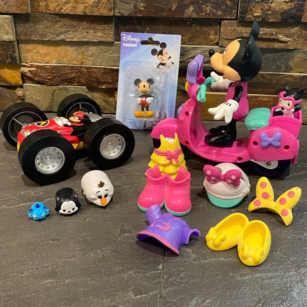 Assorted Disney Toys ~ Minnie Mouse Mickey Mouse Tsum Tsums